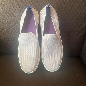 Flexible comfortable lighting purple men’s shoes.